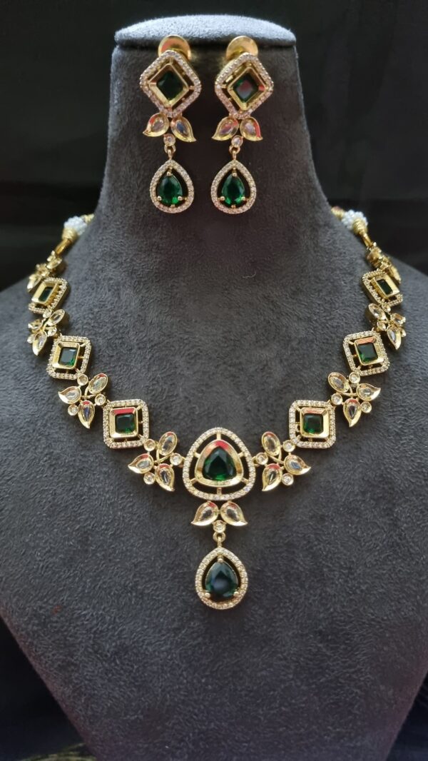 Royal Green Stone Necklace Set